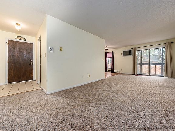 3rd image of 432 Old Chatham #308