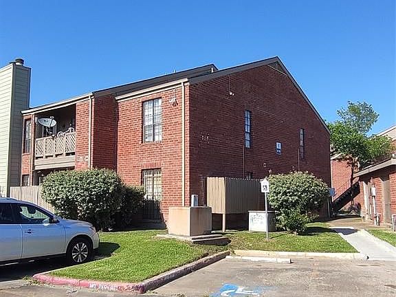 2nd image of 12500 Sandpiper Dr APT 28