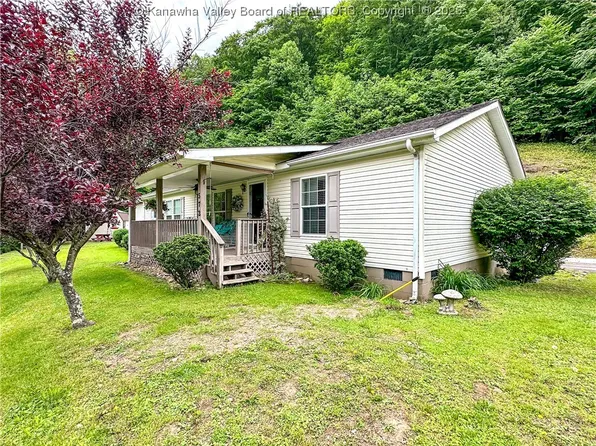 572 Bentley Branch Rd, Chapmanville, WV 25508
