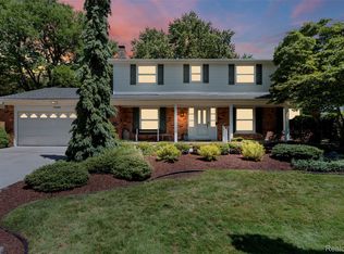 15920 Gary Ln, Livonia, MI 48154