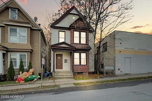81 Holmes St Photo 1