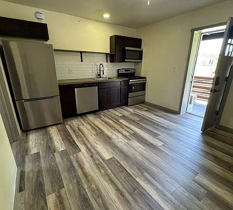 3rd image of 534 Lee St #2