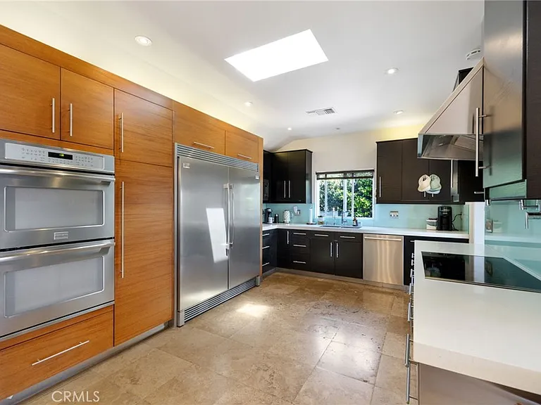 10341 Kurt St — Photo 7