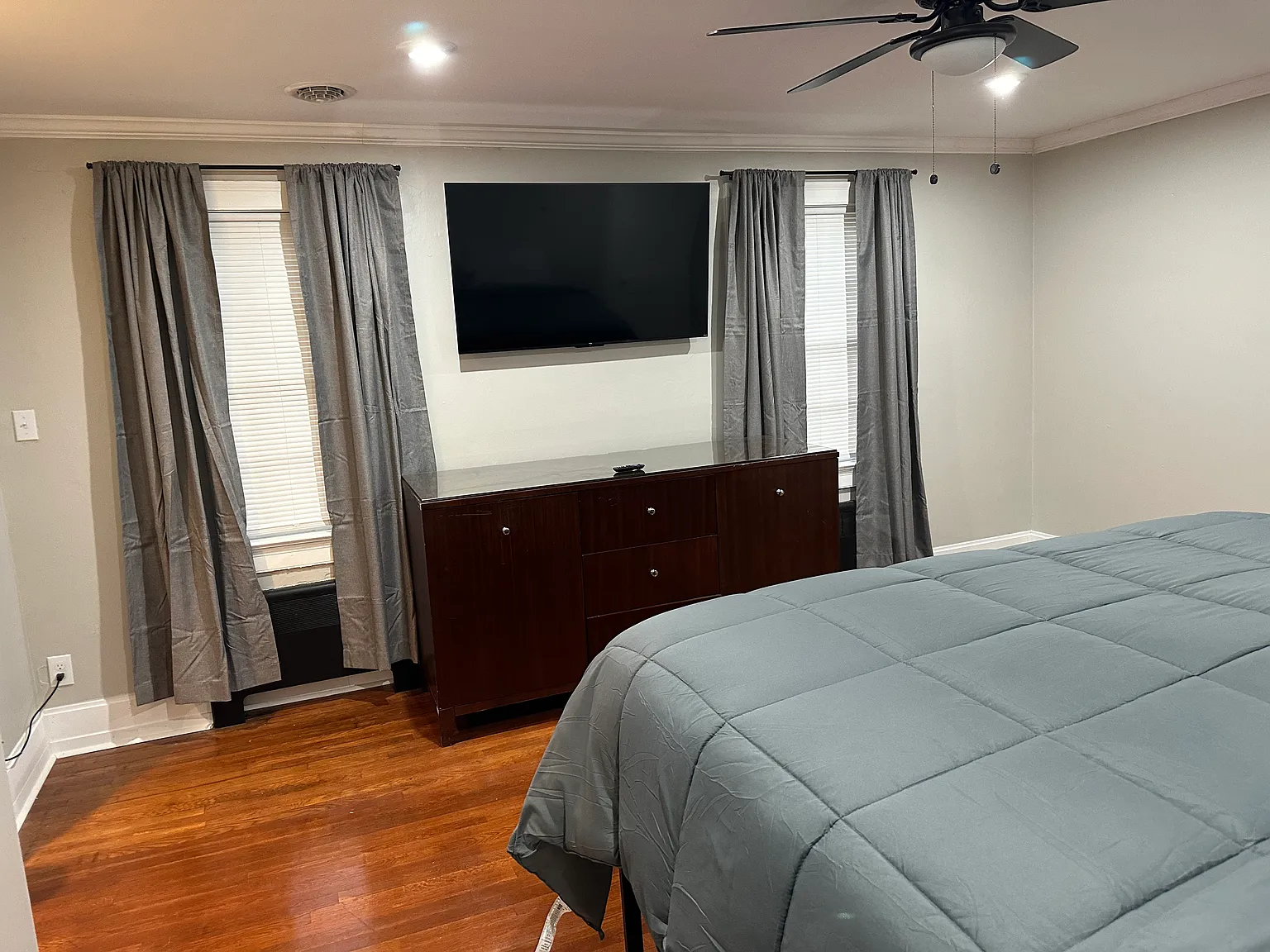 2 bed, 1.5 bath, 1100 sqft, $2,400 — Photo 3
