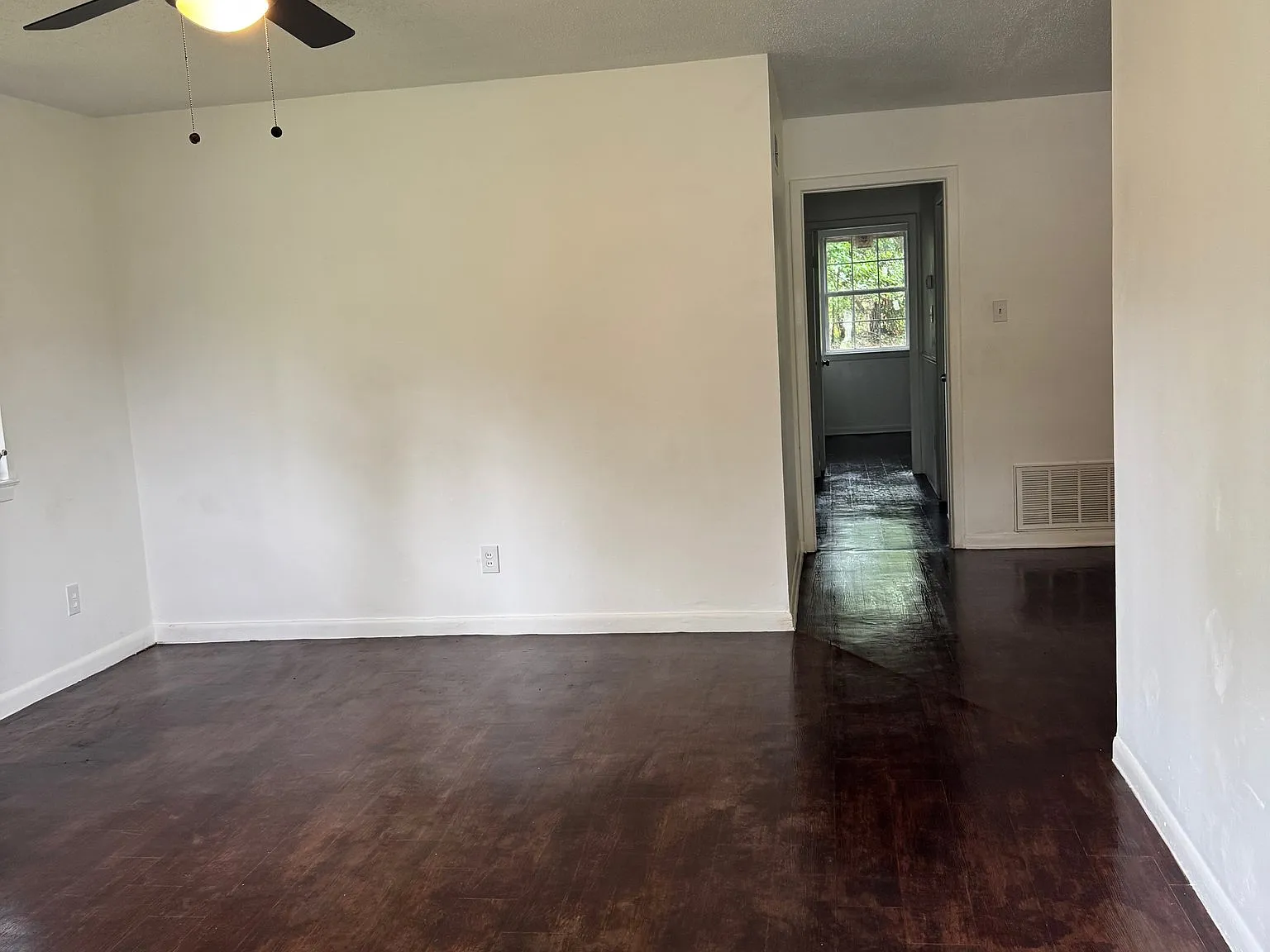 Charming 3 Bed/1 Bath Single Family Home in Savannah, GA - Available 6/15 - $1800 — Photo 3