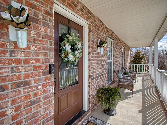 3rd image of 107 Terry Ln