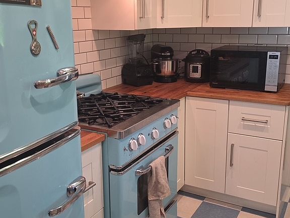 3rd image of 3550 Broadway St Unit A