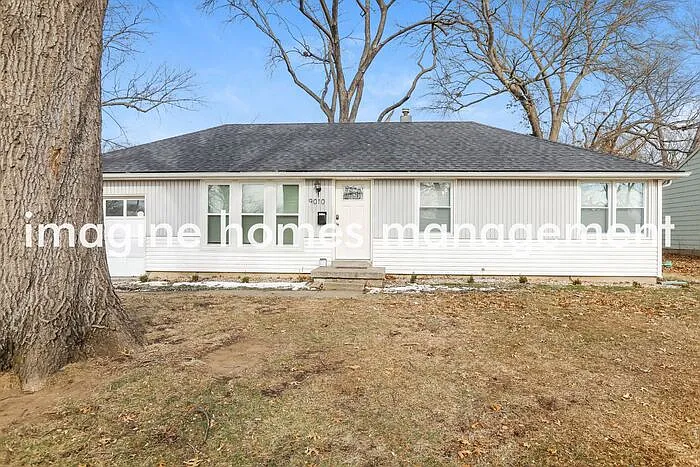 9010 W 82nd St — Photo 1