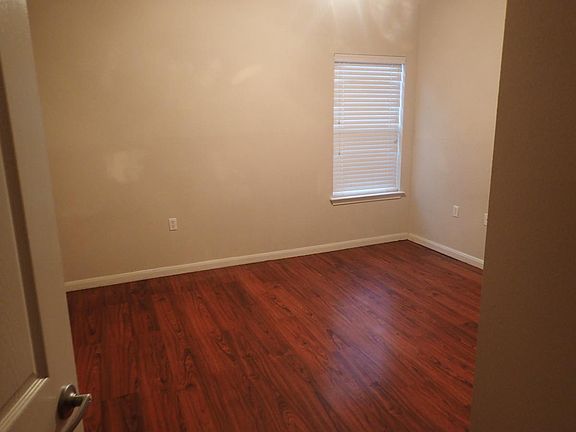 4th image of 3828 Yarborough Ave