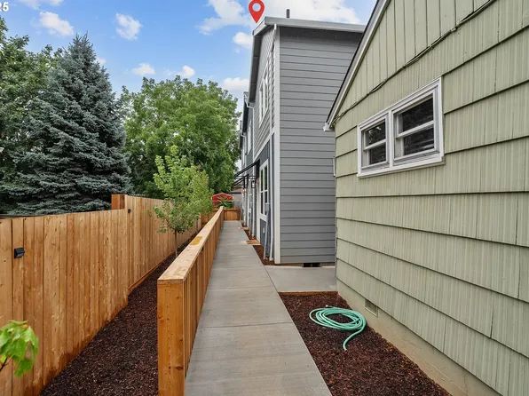 7822 SE Salmon St, Portland, OR 97215