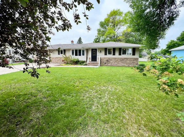 211 5th St NE, Barnesville, MN 56514