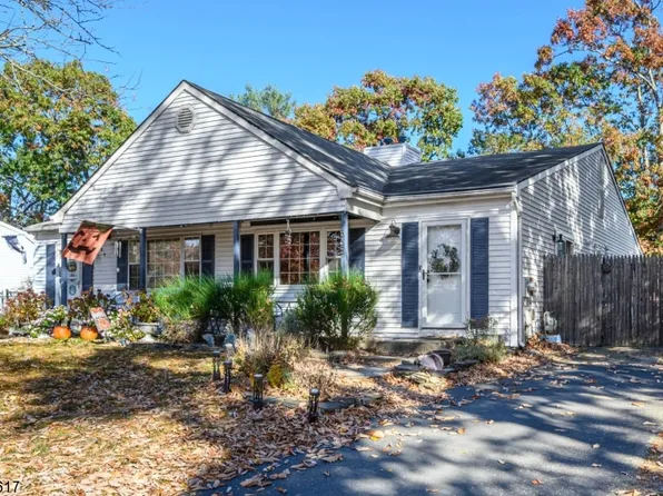 565 Innkeeper Ln, Toms River Township, NJ 08753