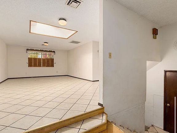 2nd image of 3336 W Glenrosa Ave
