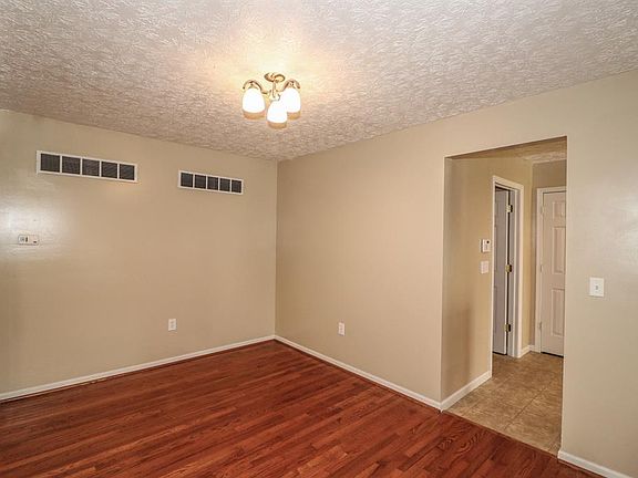 5th image of 5285 Oak Creek Trl