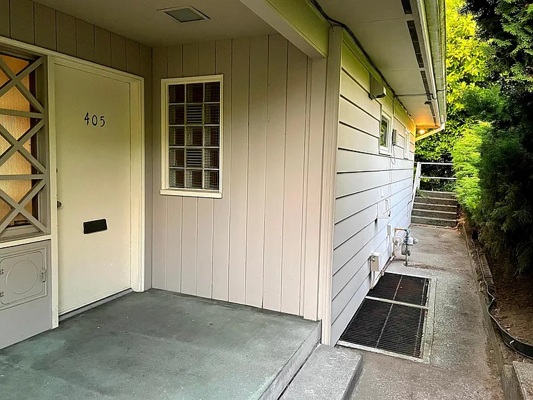 405 N State St — Photo 4