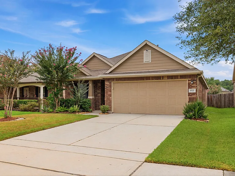 1722 York Creek Dr — Photo 3