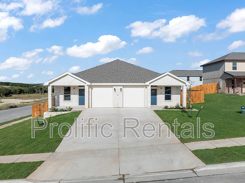 3 bed, 2.0 bath, 1446 sqft, $1,500 — Photo 4