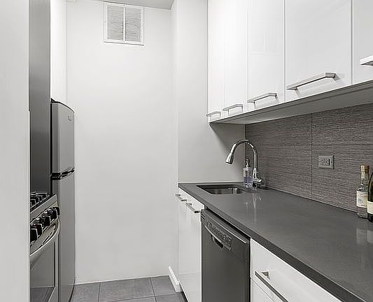 3rd image of 357 E 57th St APT 11E