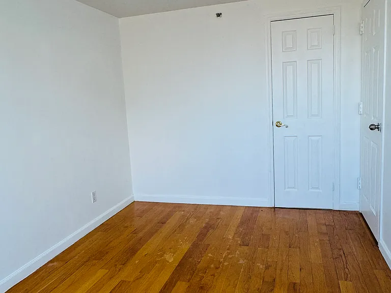 43-17 Union St #7C — Photo 8