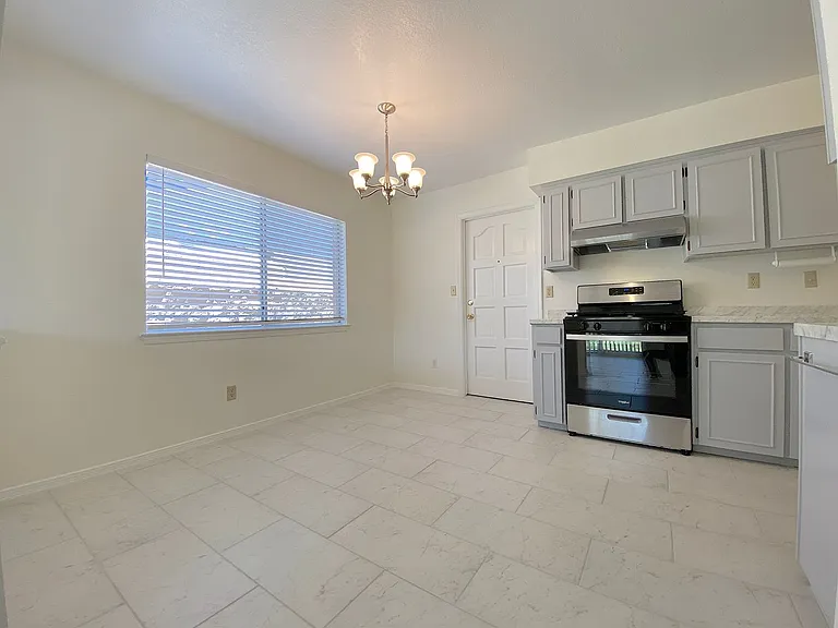 5012 Salem Dr — Photo 8