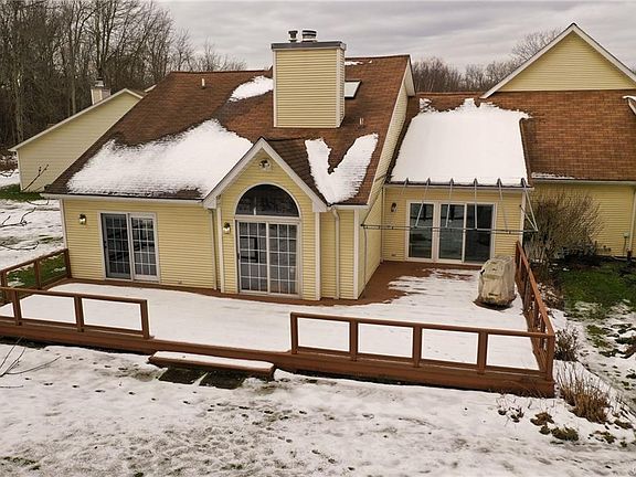 3rd image of 45 Spicebush Ln