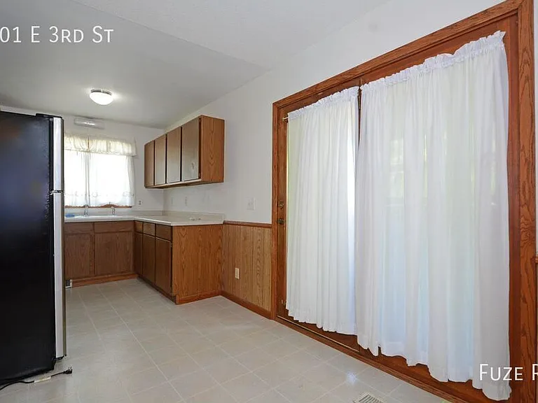 301 E 3rd St — Photo 4