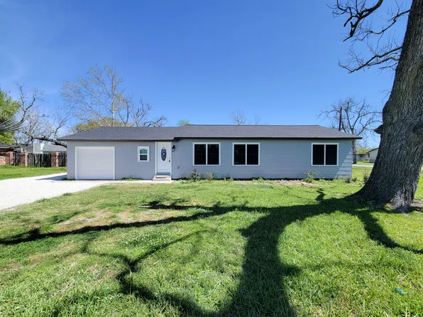 413 S Market St, Brazoria, TX 77422