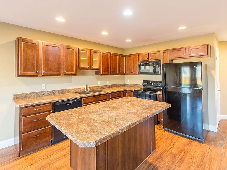 3350 Crater Lake Ave #A — Photo 13