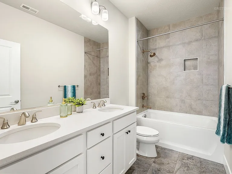 11678 NW Kearney St — Photo 22