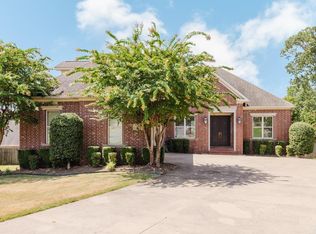 36 Glasgow Ct, Little Rock, AR 72211