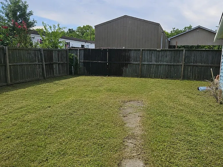 2415 Perry St — Photo 19