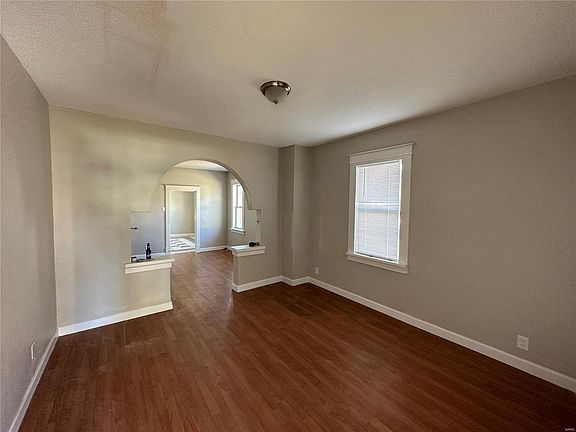2nd image of 614 Fremont Ave