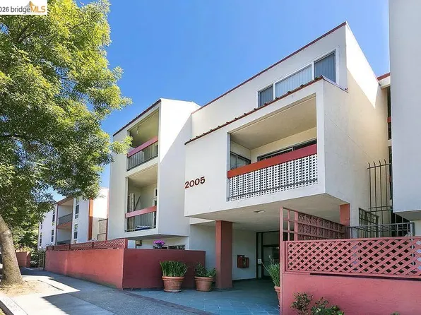 2005 Pleasant Valley Ave APT 215, Oakland, CA 94611