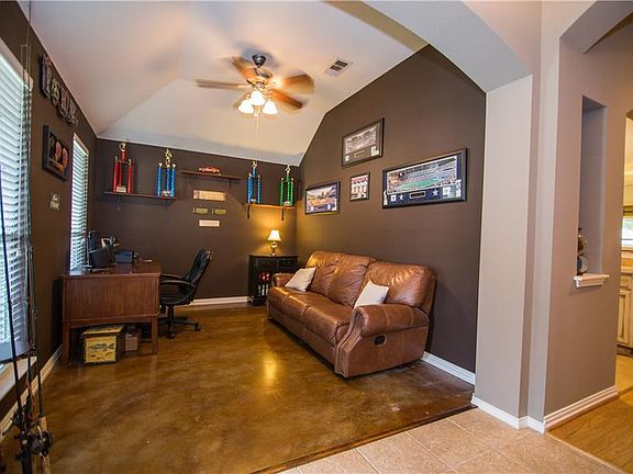 3rd image of 6919 Evening Shade Ln