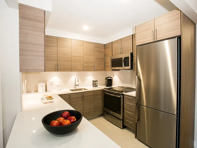 210 W 70th St #1408 — Photo 4