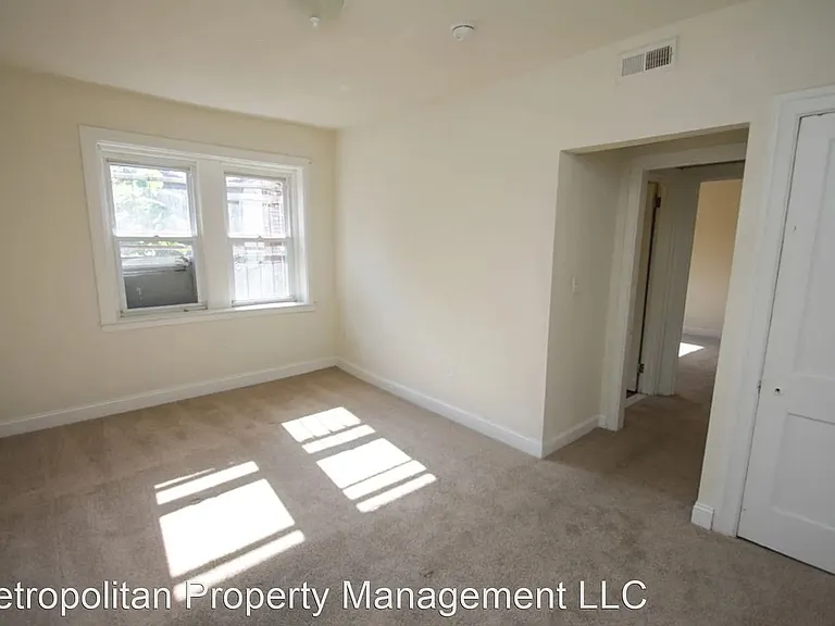 1260 Oak Ln — Photo 2