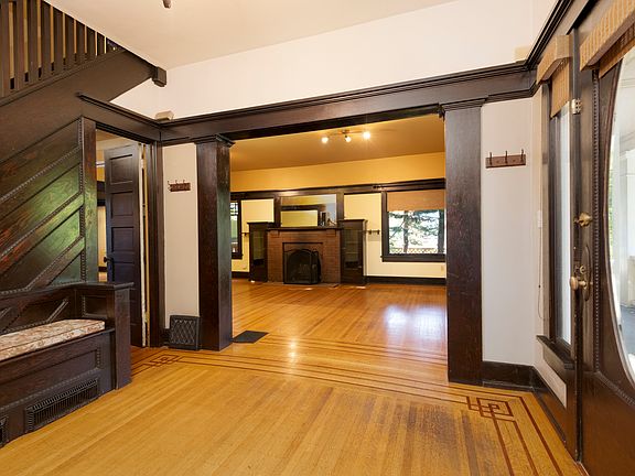 2nd image of 528 18th Ave E #A