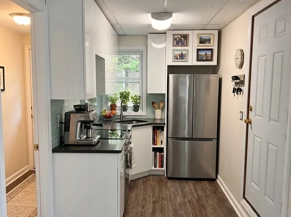 2 Vanderbilt Pkwy, Dix Hills, NY 11746