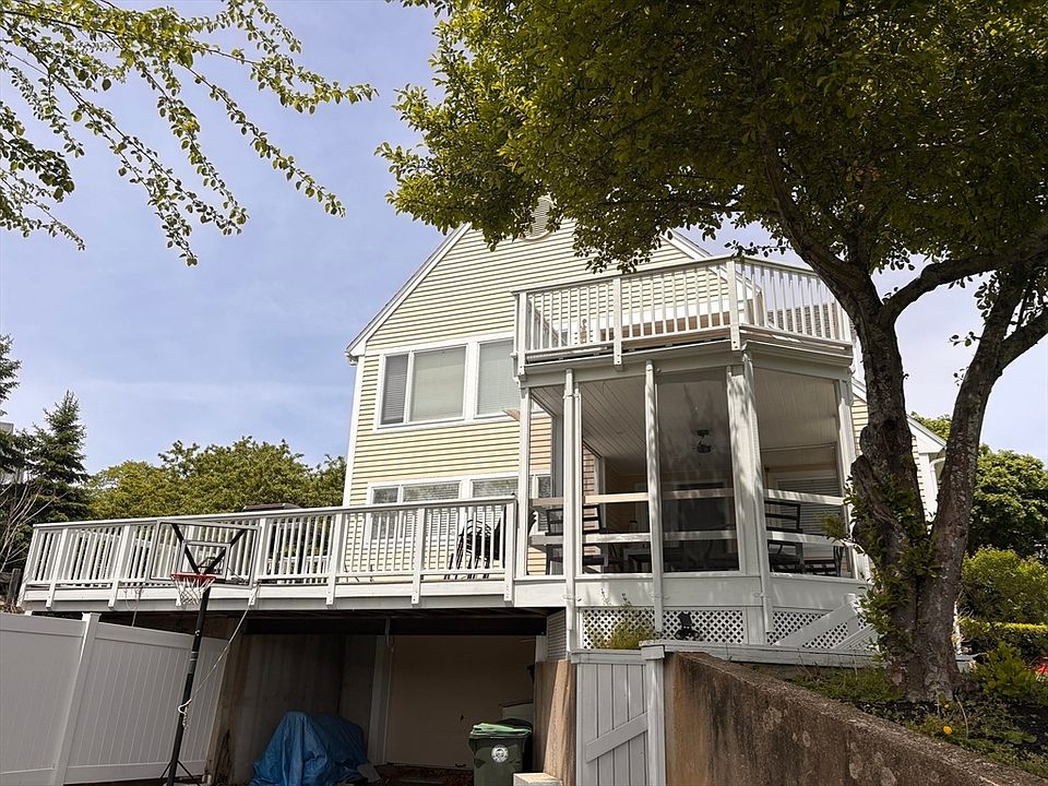 1st image of 66 Vincent Dr #66