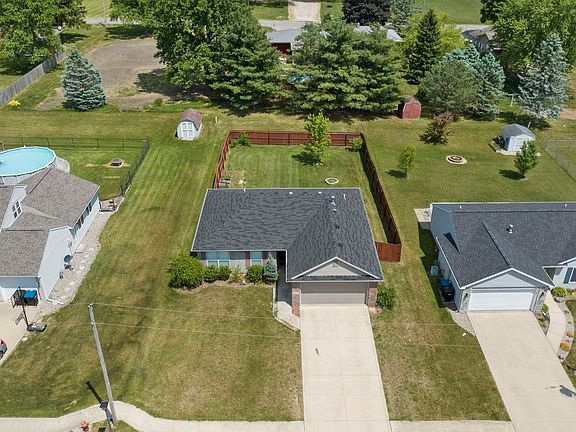 3rd image of 130 Southland Ct