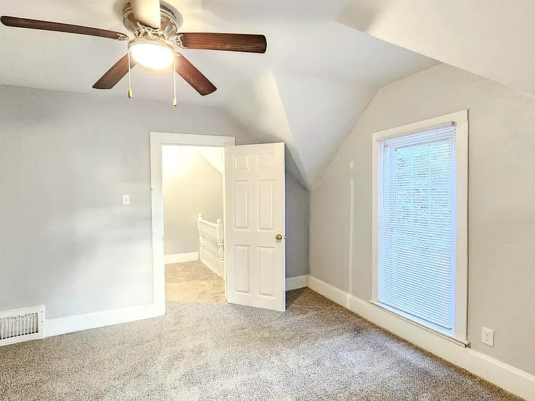 309 Derby St — Photo 20