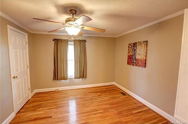 115 Harrison Dr — Photo 15