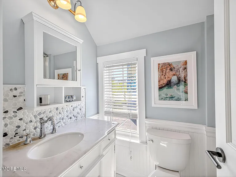 403 Sewall Ave — Photo 13