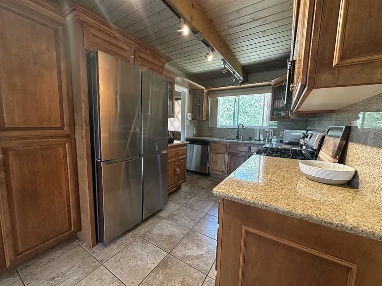 945 N Hospital Rd — Photo 21