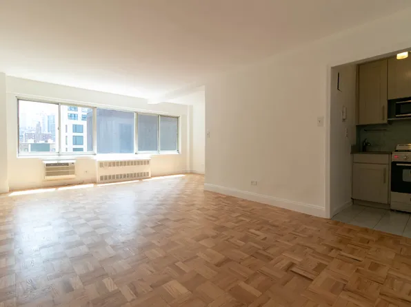 240 East 55th Street 8B image 3 of 7
