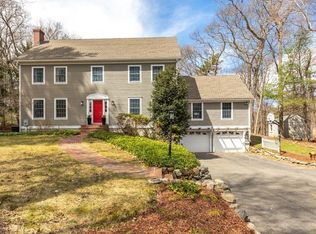7 Stonehill Ln, Milton, MA 02186