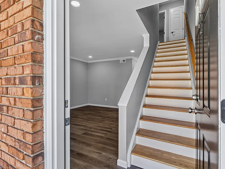 720 N Dixie Ave — Photo 5