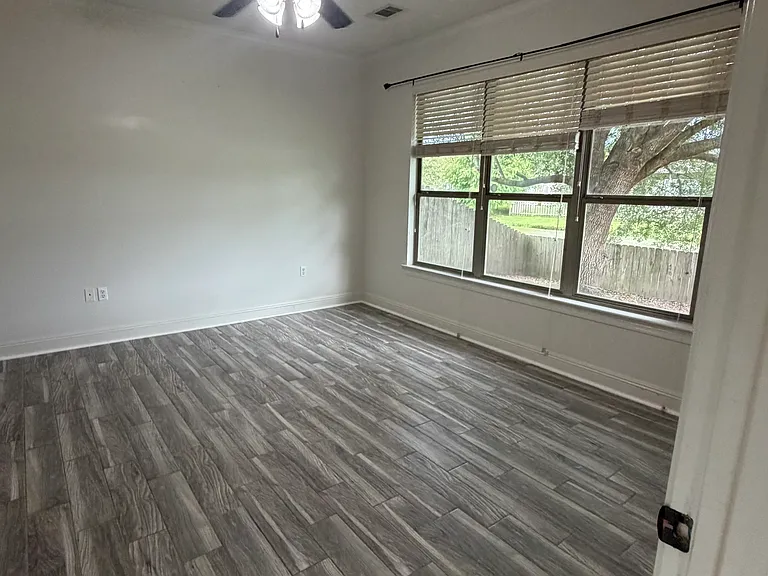 3001 Northbank Dr — Photo 11