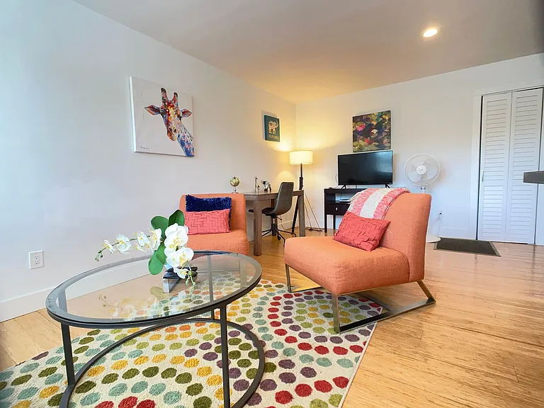 683 Live Oak Ave — Photo 5