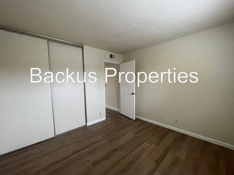 525 Victor St — Photo 9